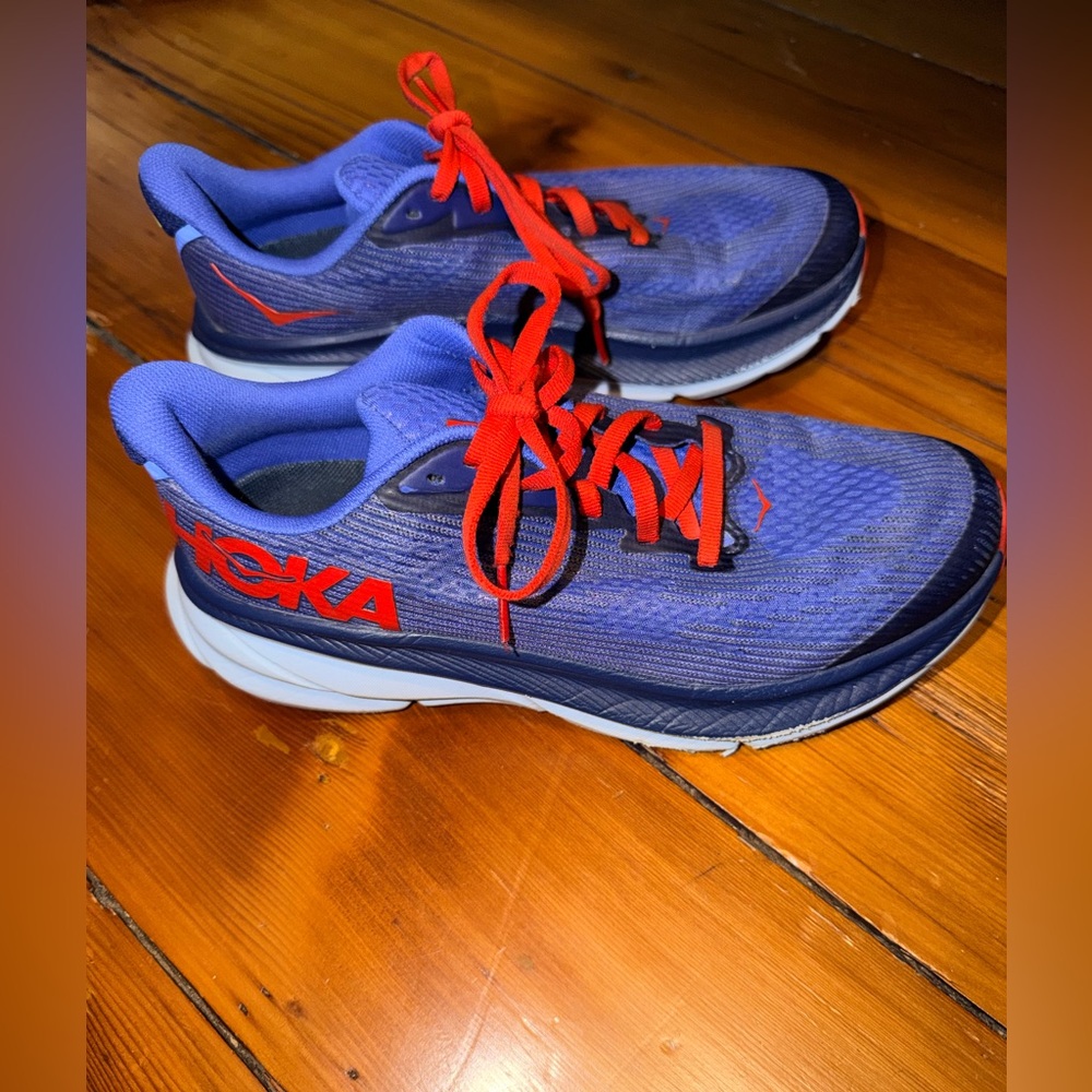 Clifton 9 sneakers great condition